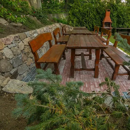 Sudety Blisko Szlakow Gorskich I Wyciagow Narciarskich, Prywatny Bezplatny Parking