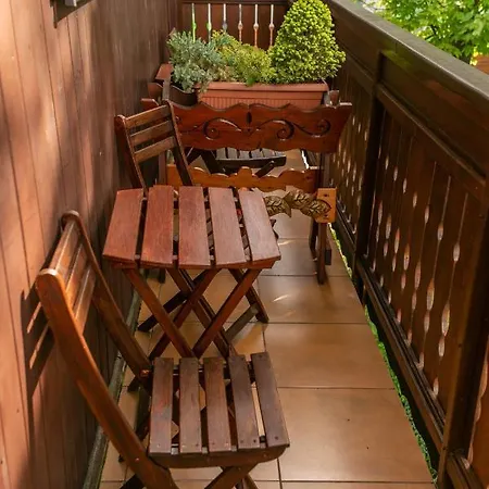 Sudety Blisko Szlakow Gorskich I Wyciagow Narciarskich, Prywatny Bezplatny Parking