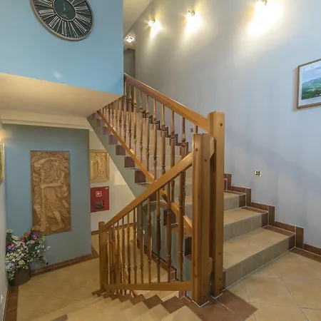 Sudety Blisko Szlakow Gorskich I Wyciagow Narciarskich, Prywatny Bezplatny Parking Karpacz