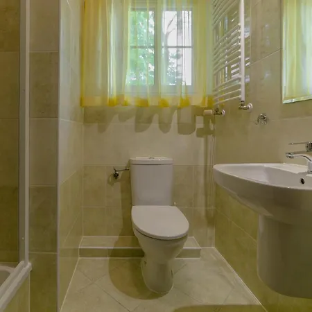 Sudety Blisko Szlakow Gorskich I Wyciagow Narciarskich, Prywatny Bezplatny Parking 3* קרפאז'