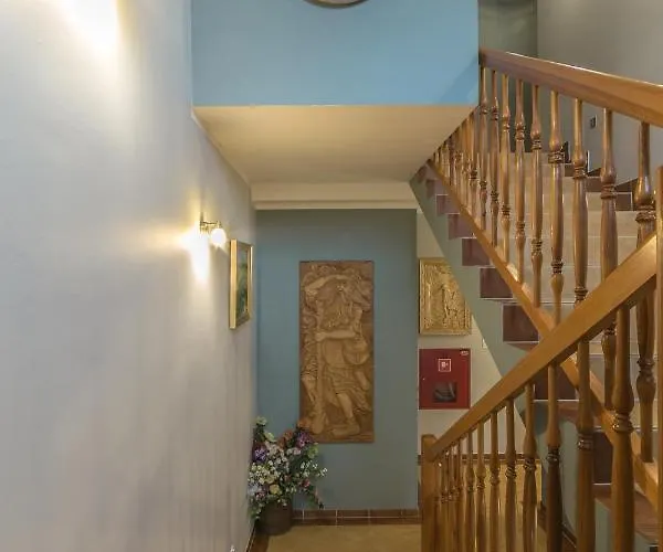 Sudety Blisko Szlaków Górskich I Wyciągów Narciarskich, Prywatny Bezpłatny Parking