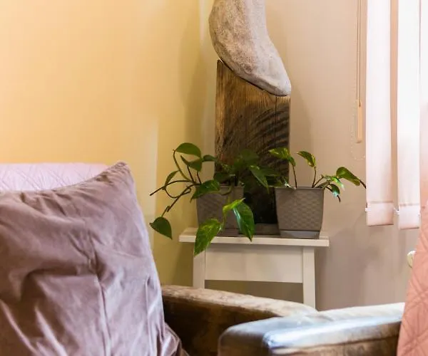 Sudety Blisko Szlaków Górskich I Wyciągów Narciarskich, Prywatny Bezpłatny Parking Pensión Karpacz