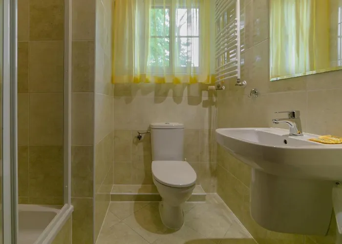 Sudety Blisko Szlaków Górskich I Wyciągów Narciarskich, Prywatny Bezpłatny Parking 3* Karpacz