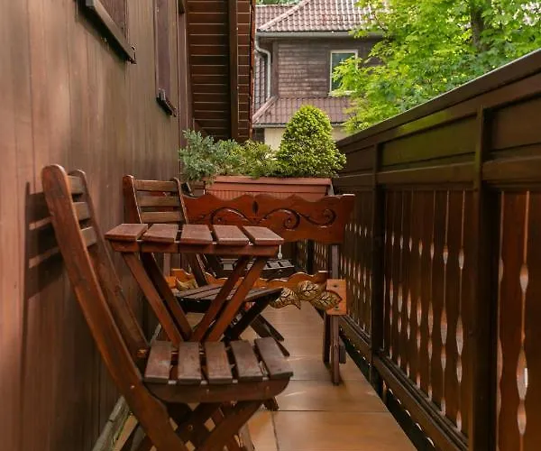 Sudety Blisko Szlaków Górskich I Wyciągów Narciarskich, Prywatny Bezpłatny Parking Pensión Karpacz