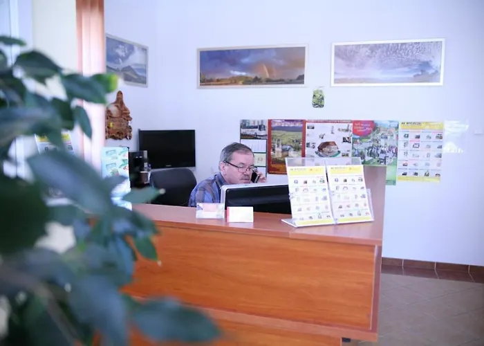 Sudety Blisko Szlaków Górskich I Wyciągów Narciarskich, Prywatny Bezpłatny Parking Pensión Karpacz